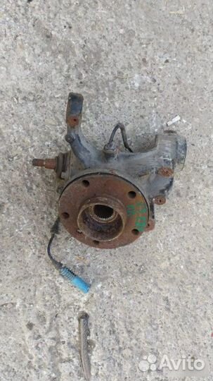 Кулак передний левый Bmw X3 E83 2004-2010