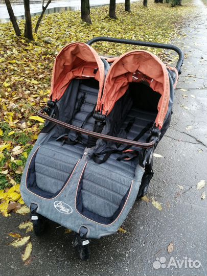 Коляска для двойни