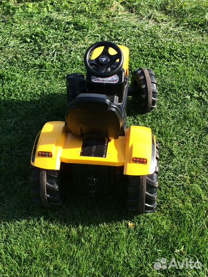 Педальный трактор Rolly Toys