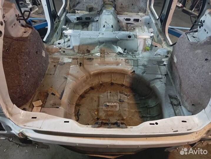 Панель задняя Ford Focus 3