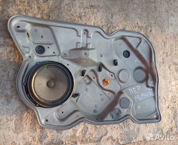 Щит стеклоподъемника передний лев Skoda Octavia A5