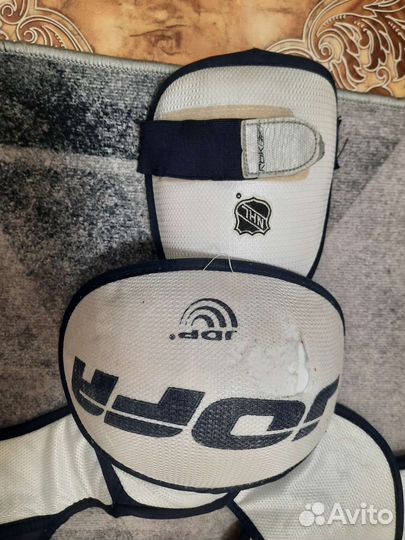 Нагрудник хоккейный, щитки хоккейные