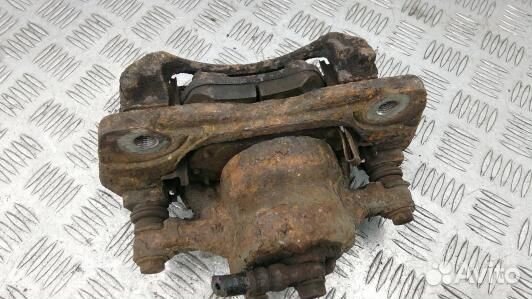 Суппорт тормозной передний правый toyota auris E15