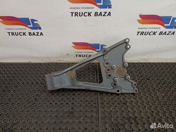 Кронштейн реактивной тяги левый