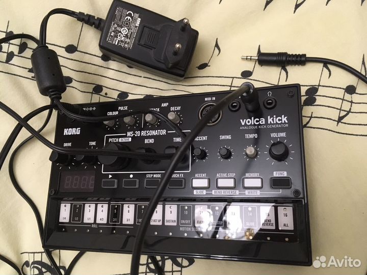 Korg Volca Kick с блоком питания Korg