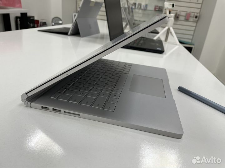 Microsoft surface book 3 13' i7 32gb nvidia