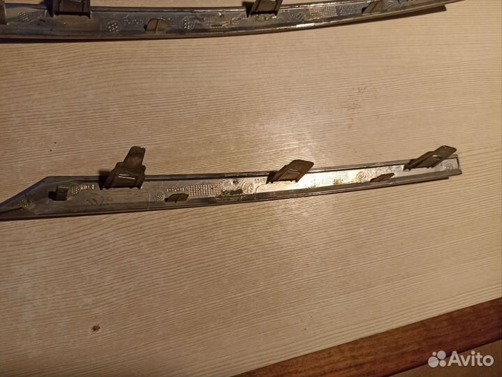 Молдинг решётки радиатора королла 180