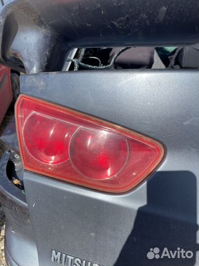Mitsubishi lancer 10 фонарь в крышку багажника