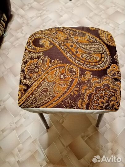 Чехол подушка на табурет, цвет и рисунок разный