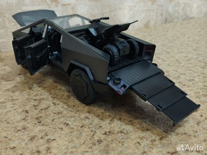 Tesla cybertruck с квадроциклом в масштабе 1:32