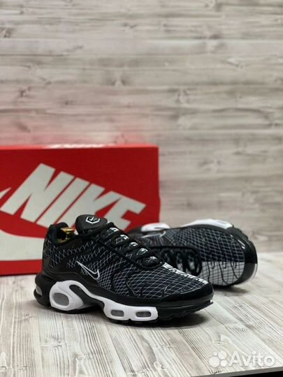 Кроссовки Nike Air Max Tn Plus