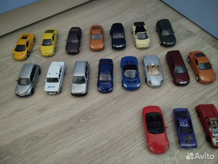 Игрушечные железные машинки