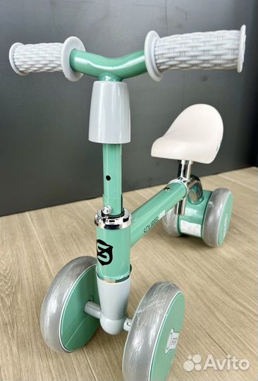 Беговел для малышей новый