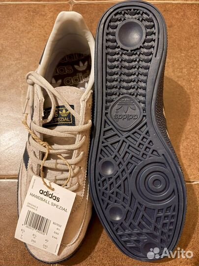 Кроссовки женская adidas spezial 40