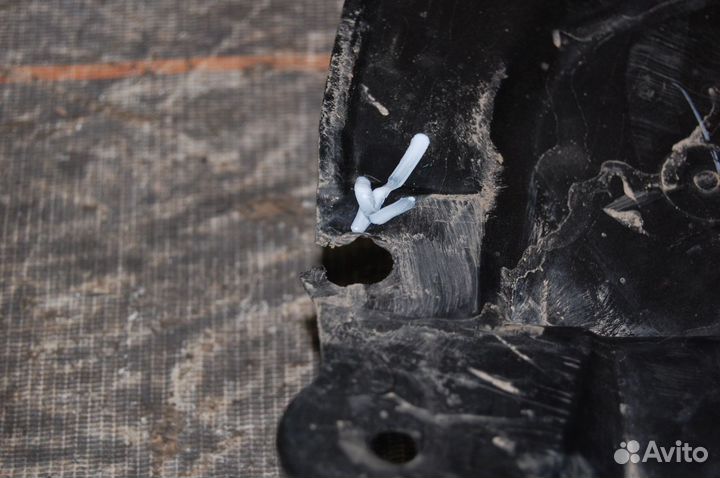 Локер (подкрылок) передний правый - Toyota Hilux 8