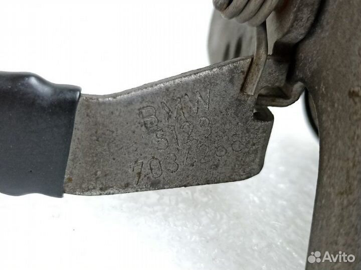 Крюк замка капота Bmw 5 E60