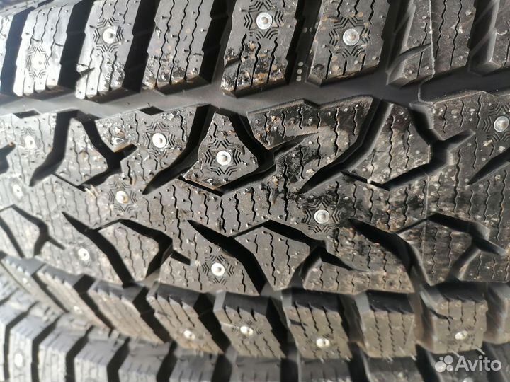 Royal Black Royal Stud II 195/75 R16C 107R