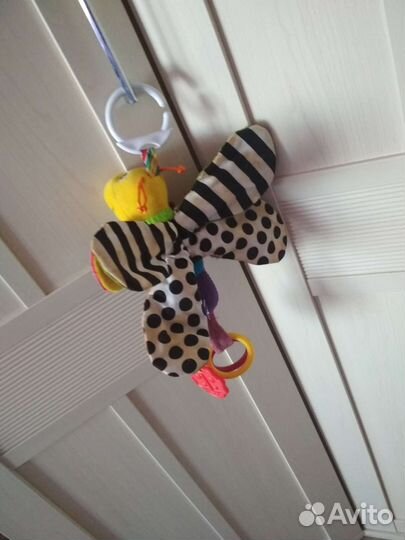 Круг для купания и игрушки для малышей