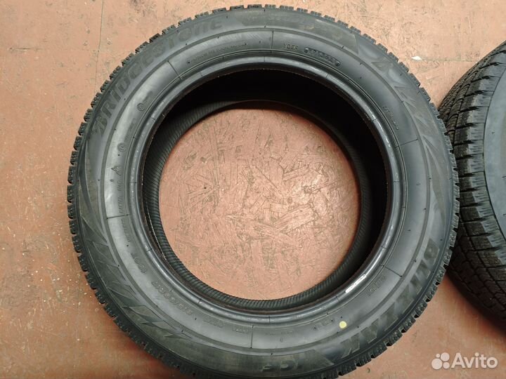 Bridgestone Blizzak Ice 215/60 R17