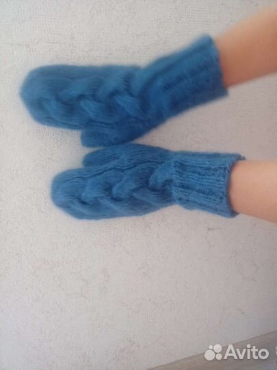 Варежки женские вязаные теплые с узором косы