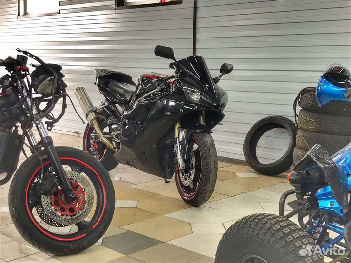 Yamaha R 1