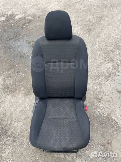 Сиденье переднее правое Toyota Corolla E150 2007