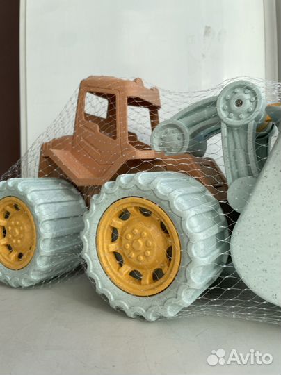 Игрушка в песочницу