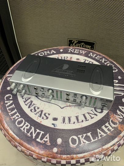 Предусилитель для наушников Behringer AMP800