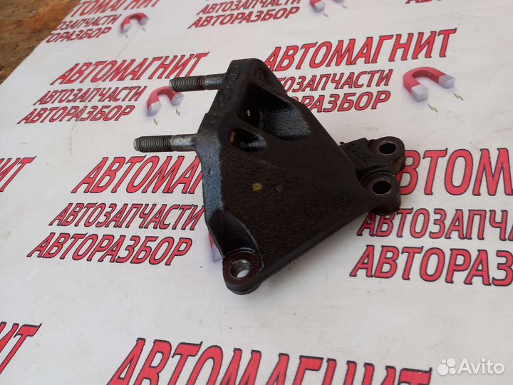 Кронштейн двигателя правый Киа Сид 2 JD G4FD