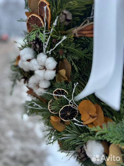 Новогодние украшения венок из живой сосны