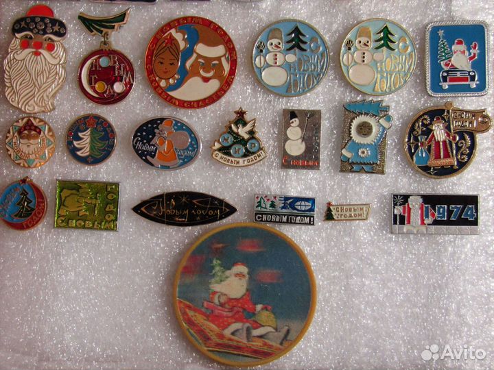 Новый год значки СССР