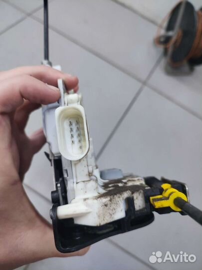 Замок задней левой двери Audi 6 C7 до рестайлинг