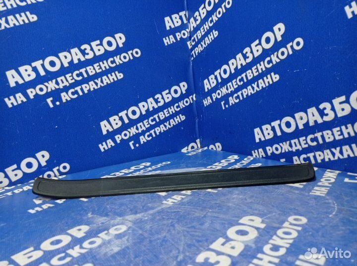 Накладка на порог Toyota Verso минивен 2ZR-FE 2009