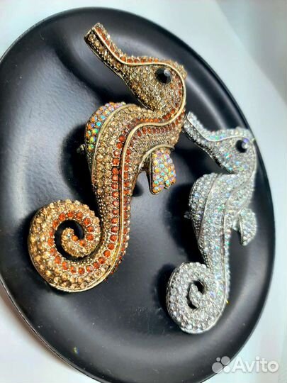 Брошь морской конёк