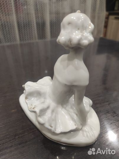 Статуэтка юная балерина