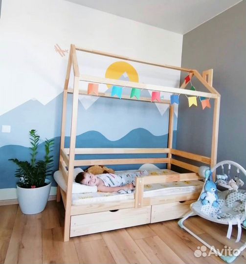 Двухьярусная кровать Домик из масива