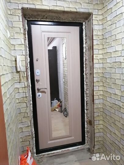 Дверь входная утепленная с зеркалом
