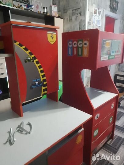 Детский стол с ящиками