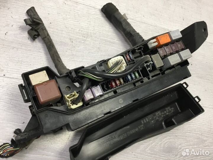 Блок реле и предохранителей Toyota Corolla 1.6