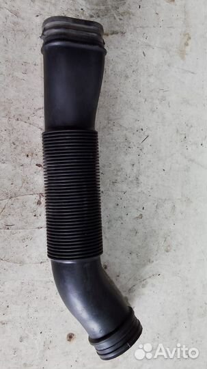 Патрубок водушного фильтра Skoda Fabia 2