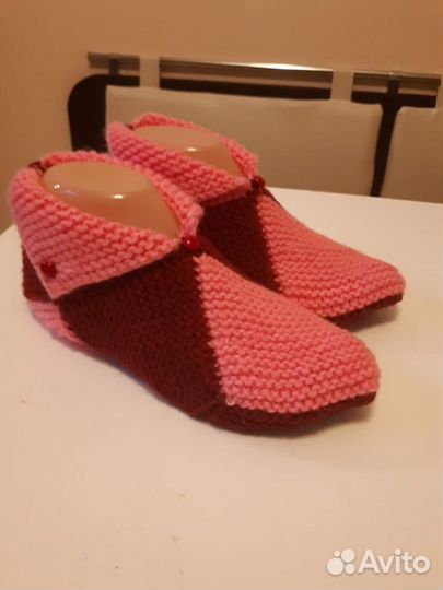 Носки, тапочки (ручная вязка)