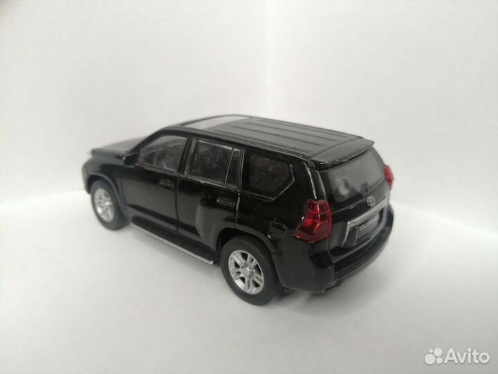 Модель 1/43 Toyota Land Cruiser Prado