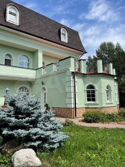 Коттедж 580 м² на участке 15 сот.