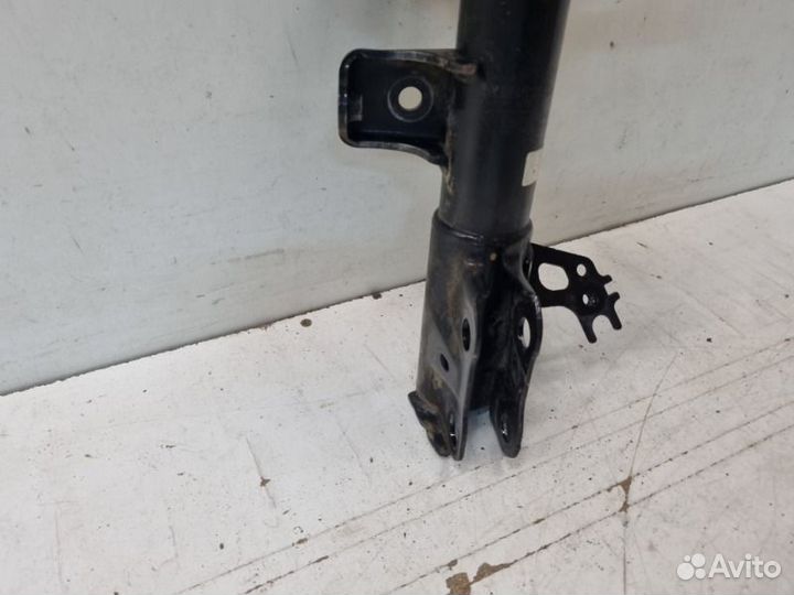 Амортизатор передний правый Toyota Camry V70