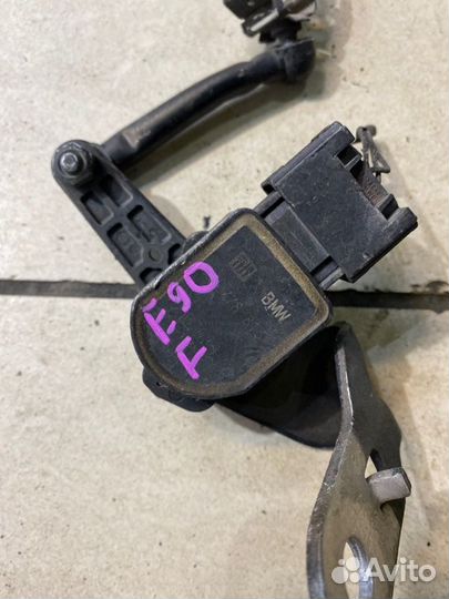 Датчик высоты дорожного просвета перед. BMW 320i