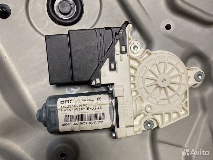 Skoda octavia a5 задний правый стеклоподъёник