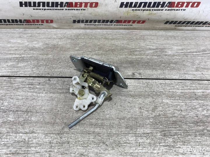 Замок крышки багажника Митсубиси Лансер 9