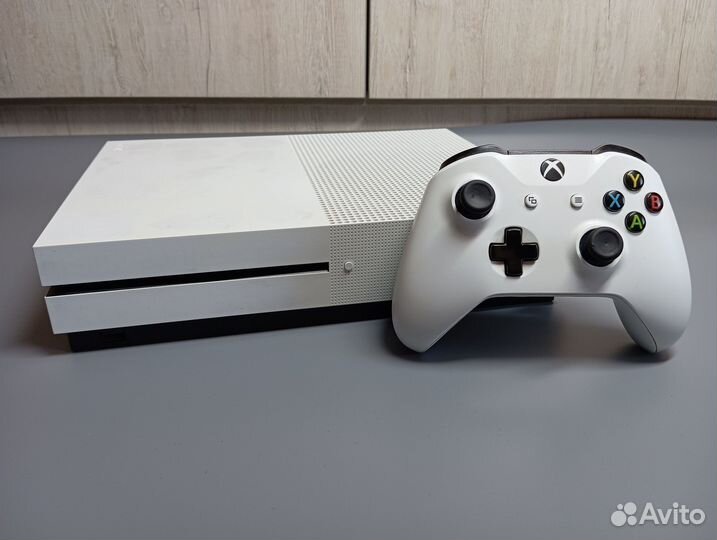 Xbox One S 1Tb+куча игр