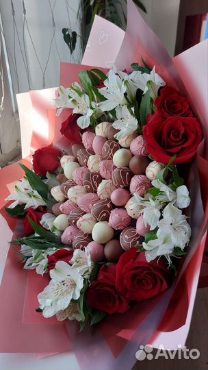 Клубника в шоколаде букеты