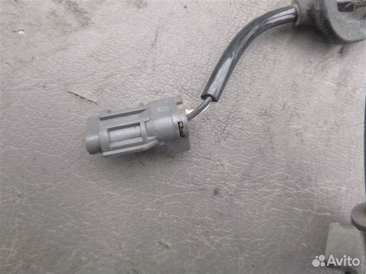 Датчик abs передний правый Subaru Legacy BE5 EJ204